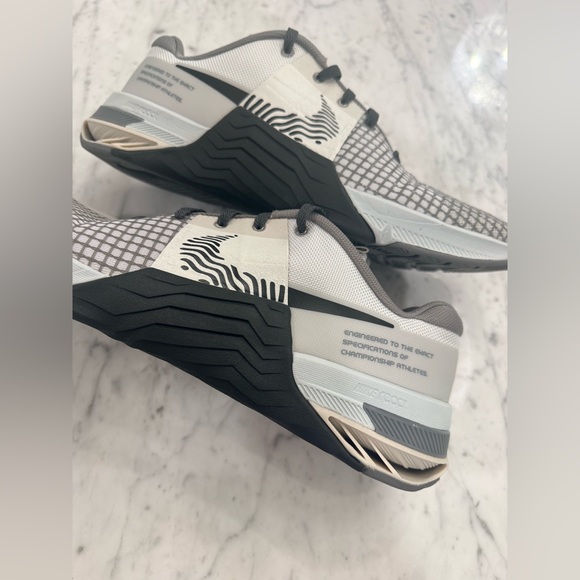 EXCELLENT Nike Metcon 8 Low Photon Dust Anthracite - DO9328-004 - Size 10.5 Men - Picture 2 of 8